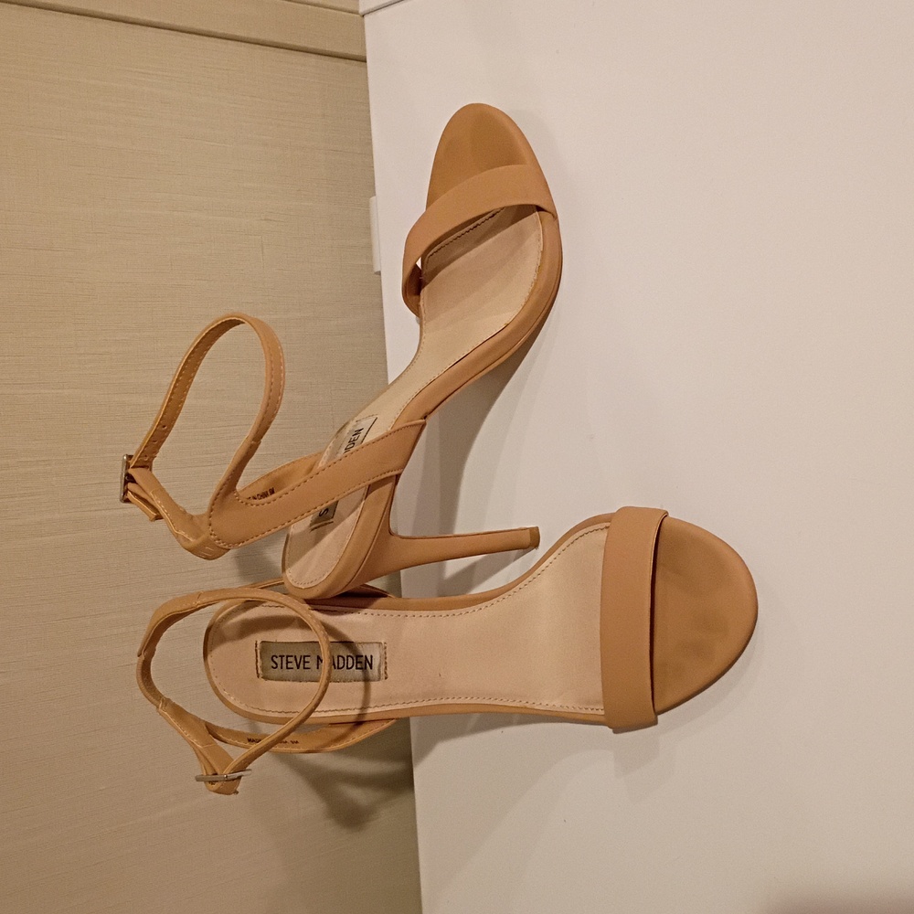Steve Madden "Scene" Tan Bossy Sandals